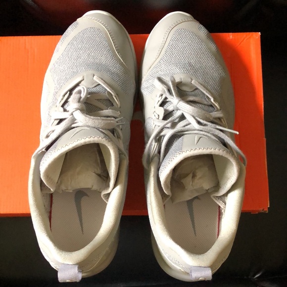 SOLD Nike Air Max Fury women’s size 10 LIKE NEW - Picture 4 of 8